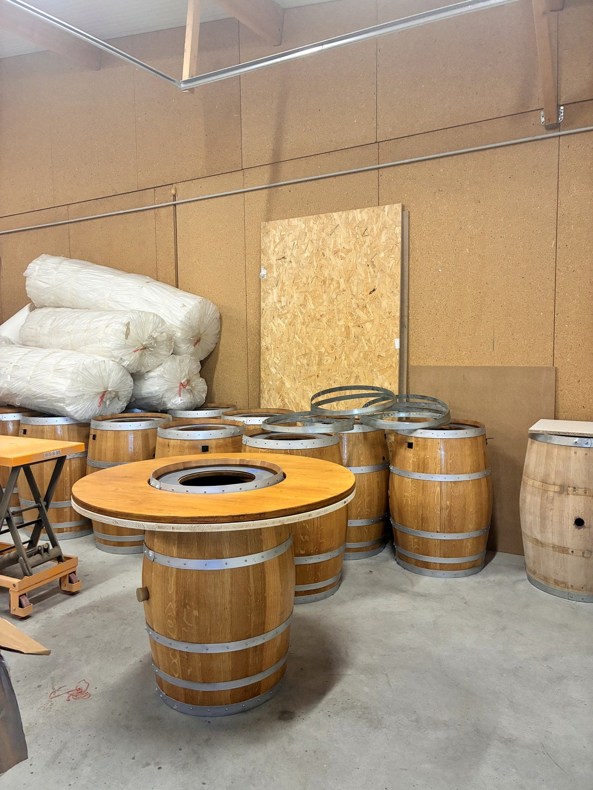 Fabrication et assemblage artisanal du Tonneau Gourmand en atelier